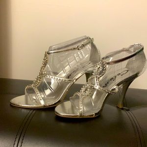 ** Final price ** Silver Jeweled Heels